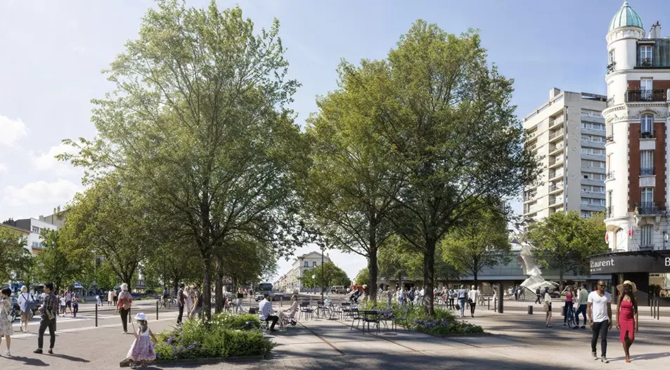 Une avenue arborée de Montreuil, des passants au soleil