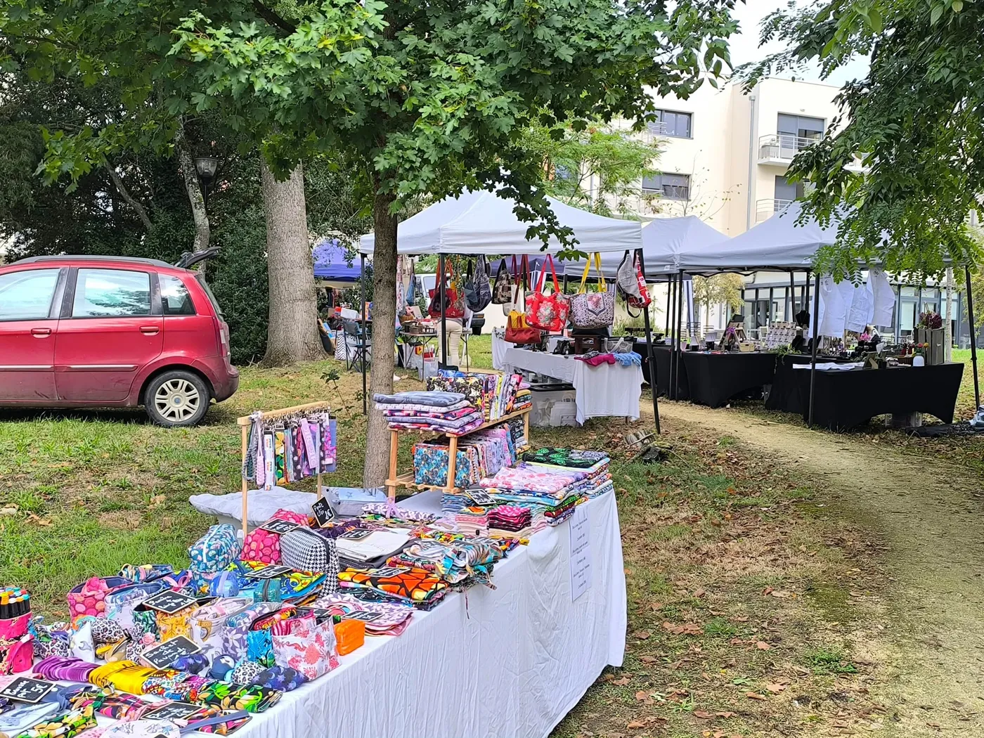 Marché et brocante en plein air organisés à la résidence OBEO de Nevers